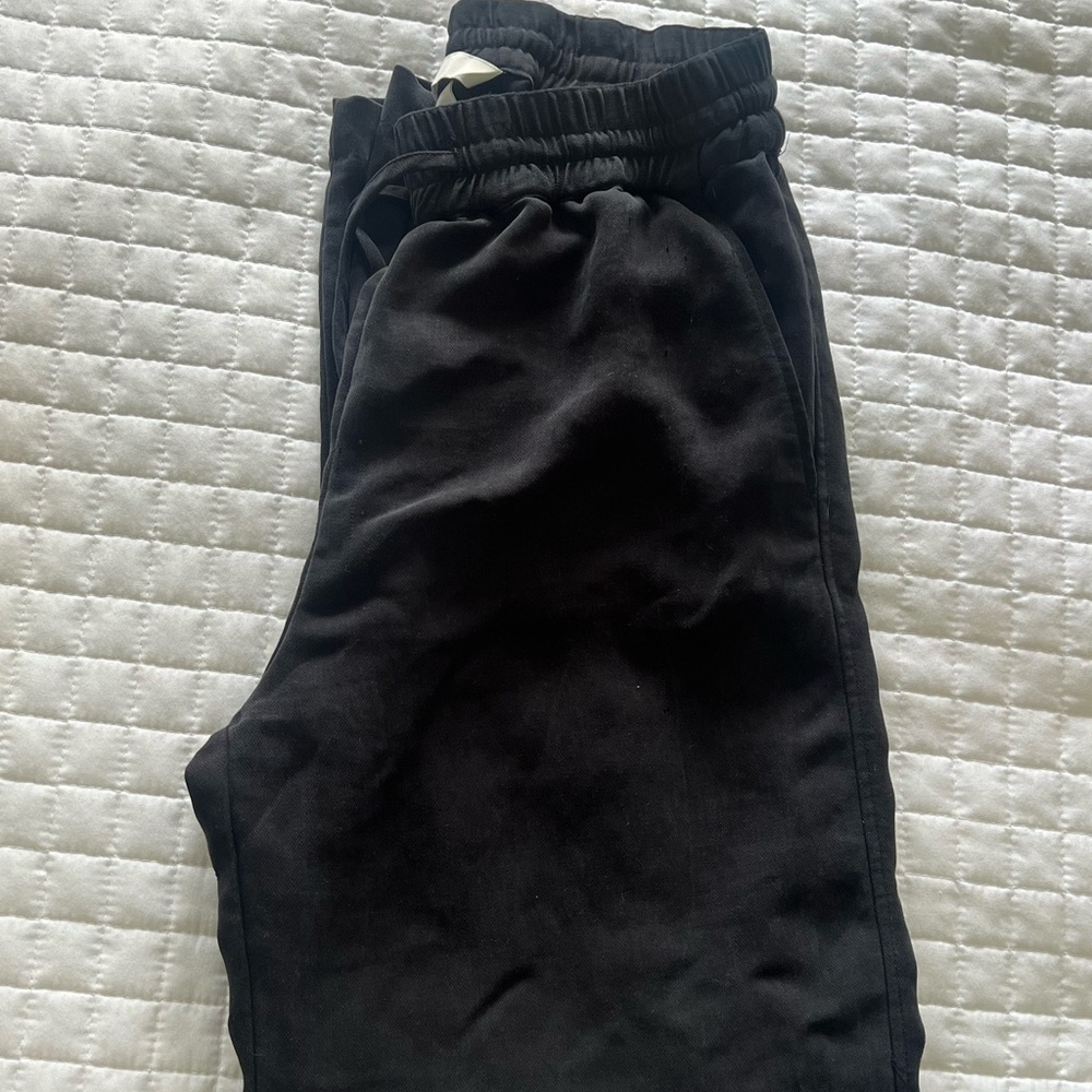The cutest, lightweight black joggers